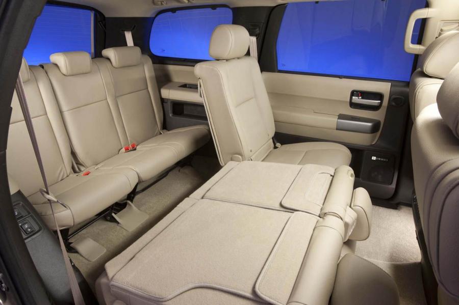  Toyota Sequoia 2013 года  (фото 10 из 50)